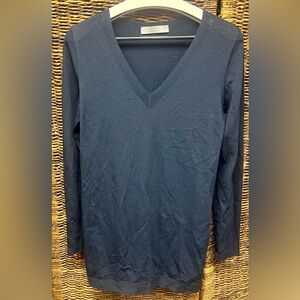 D. Exterior- Navy V-Neck Women’s Shirt- Size:‎ Large